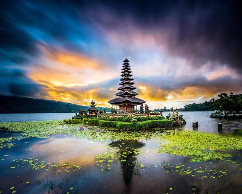Borneo, Volcanes de Java, Bali y Komodo
