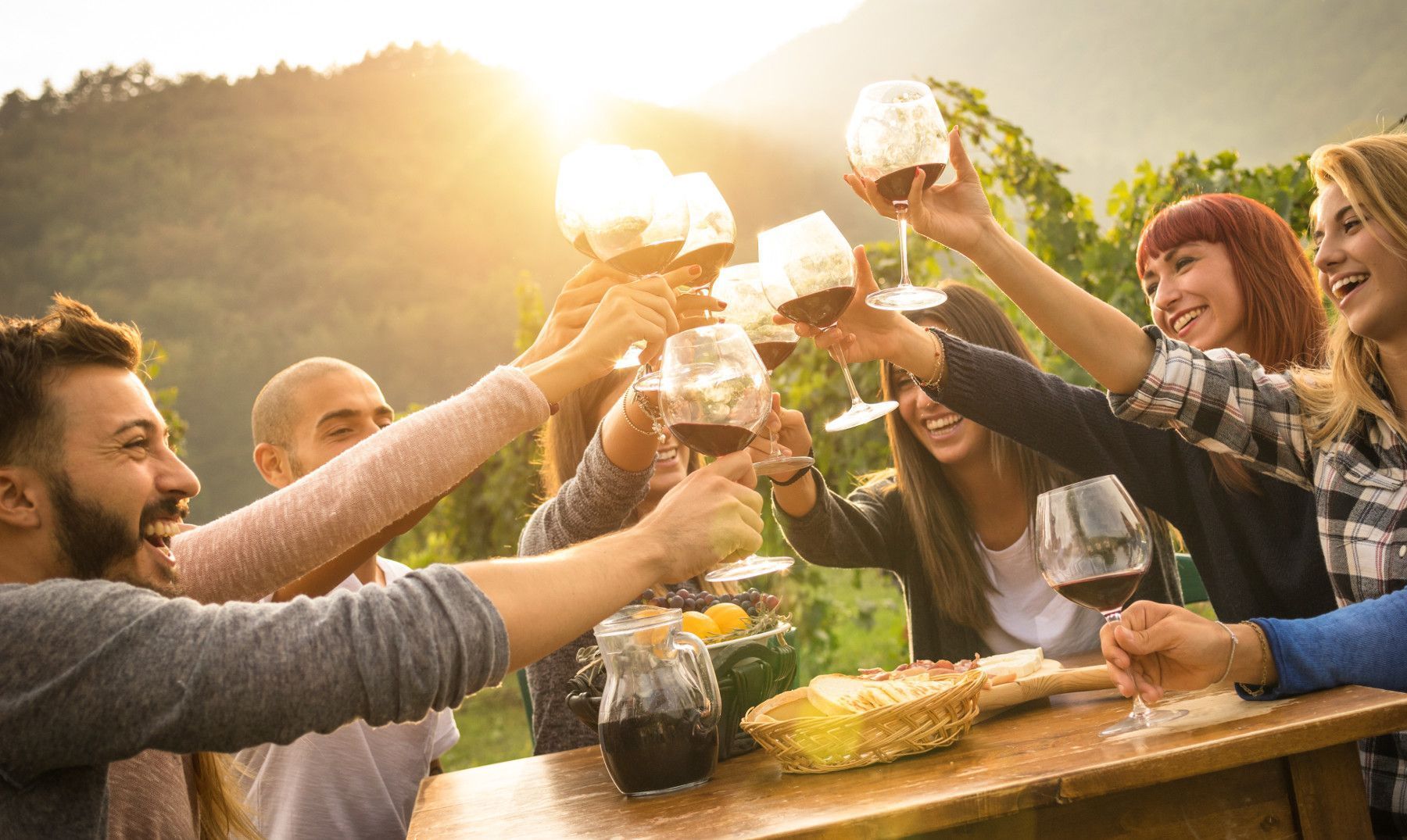 Día 2 · Torneo de palas en la Playa · Visita a una bodega y cata de vinos