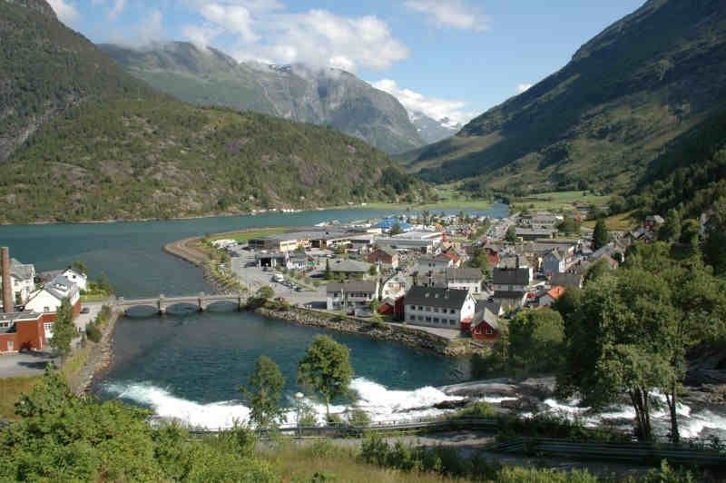 Día 3 · Valle Gudbransdal - Lom - Geiranger - Briksdal - Área de Nordfjord